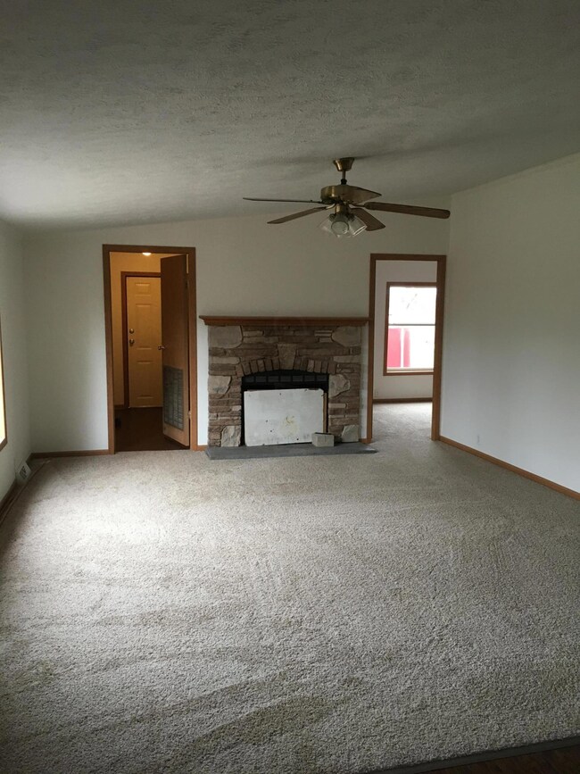 443 Mount Vernon Ave, Thornville, OH 43076 - photo 5