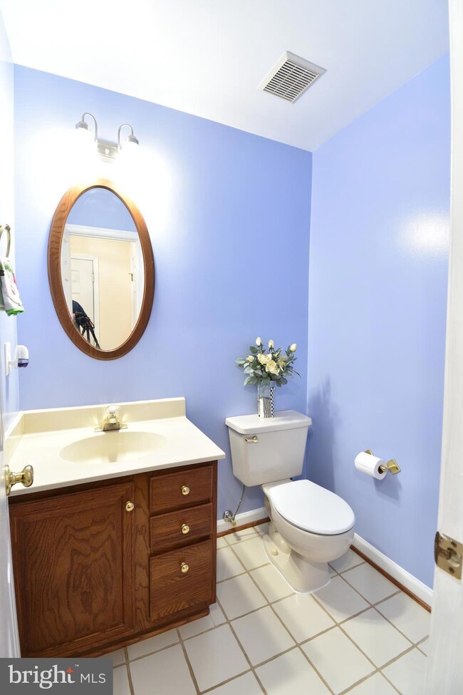 10611 Alison Dr, Burke, VA 22015 - photo 7