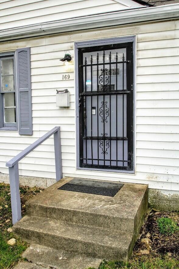 169 Stevens front door