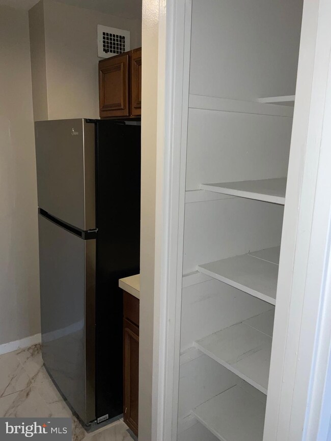 Park Sutton Condominiums, Silver Spring, MD 20910 - photo 3