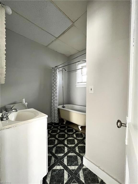 Bright clean freshly painted downstairs bath.