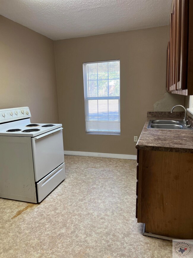 2823 Texas Blvd, Texarkana, TX 75503 - photo 3