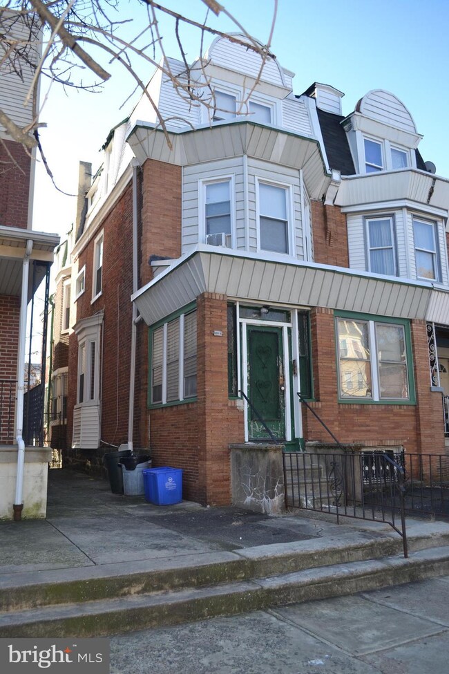 5004 Cedar Ave unit SECOND FLOOR UNIT 2, Philadelphia, PA 19143 - photo 2