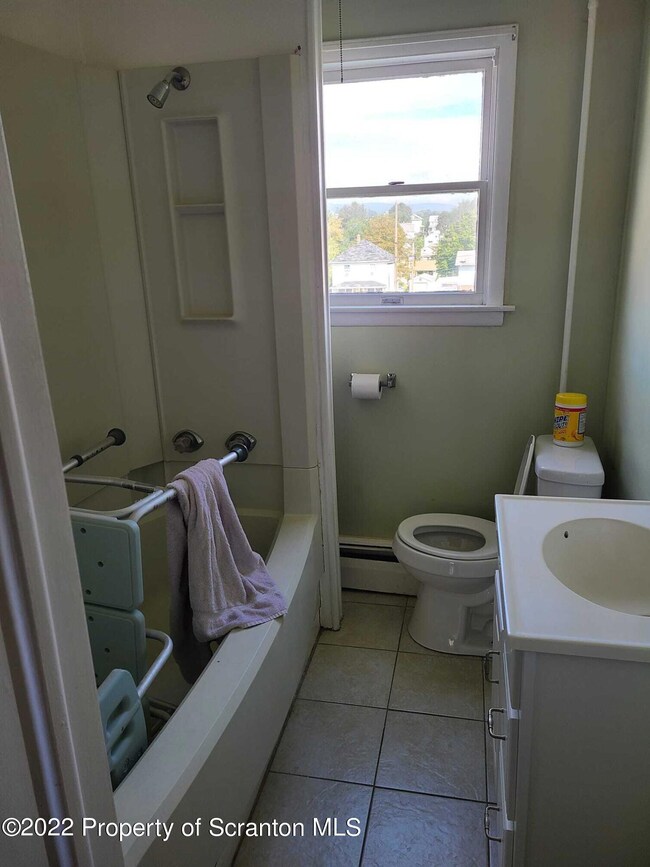 1436 W 1438 Locust St, Scranton, PA 18504 - photo 2