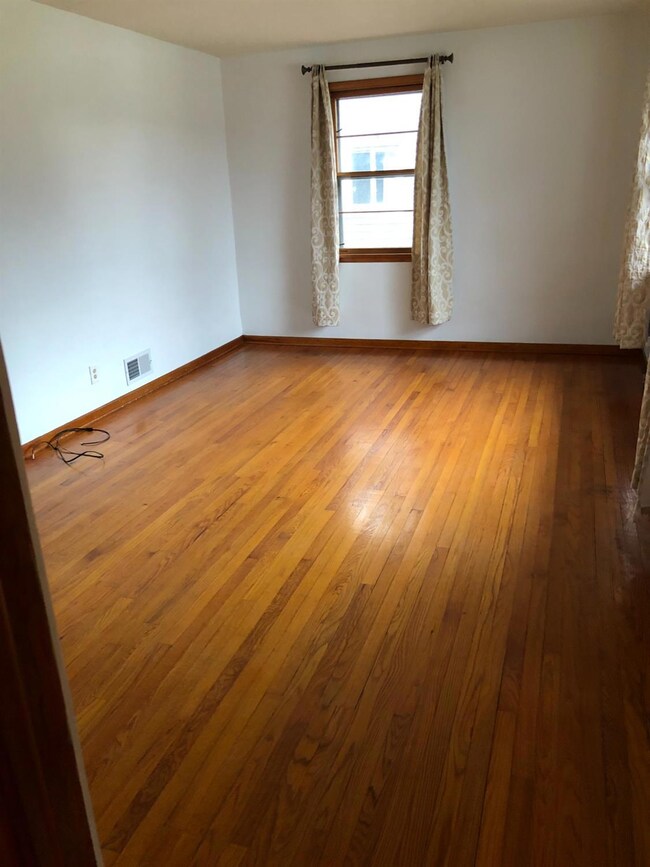 625 N Broad St, Griffith, IN 46319 - photo 2