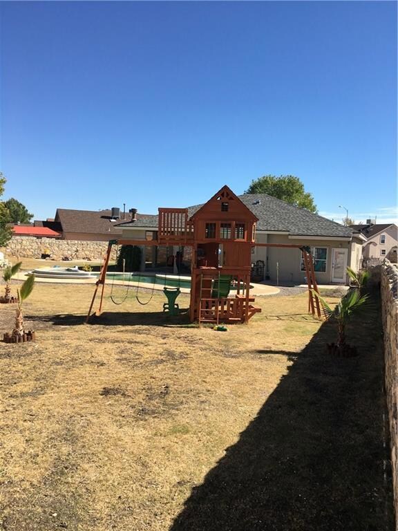 13733 Paseo de Vida Dr, El Paso, TX 79928 - photo 2