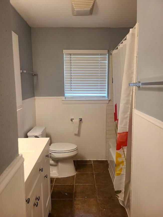 1708 Harris St, Gainesville, TX 76240 - photo 5