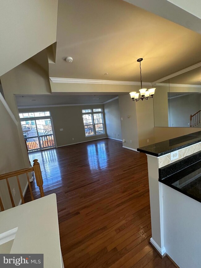 8266 Phelps Lake Ct, Lorton, VA 22079 - photo 5