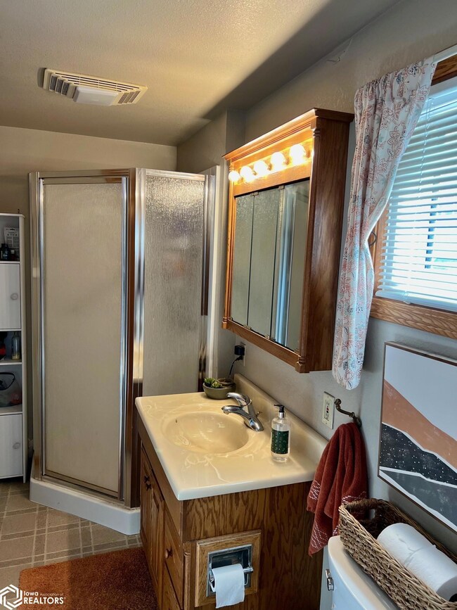 202 2nd Ave NE, Clarion, IA 50525 - photo 6