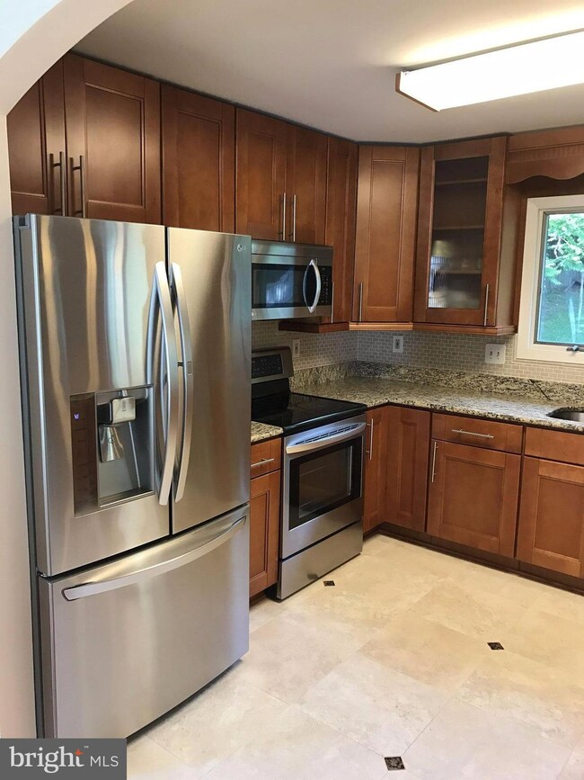 6929 Parchment Rise, Columbia, MD 21044 - photo 2