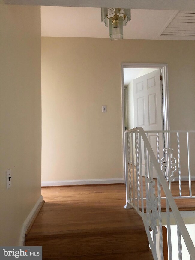 10418 Glenmore Dr, Adelphi, MD 20783 - photo 7