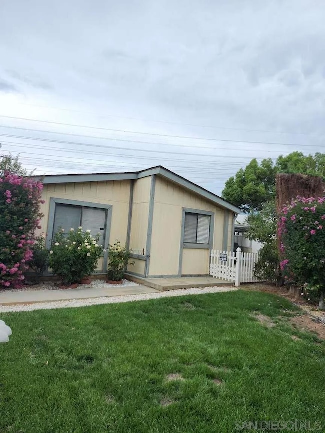 10961 Desert Lawn Dr unit 26, Calimesa, CA 92320 - photo 5