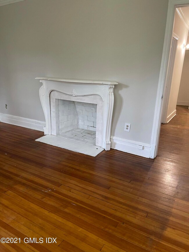 511 E Putnam Ave unit 1st Floor, Cos Cob, CT 06807 - photo 7