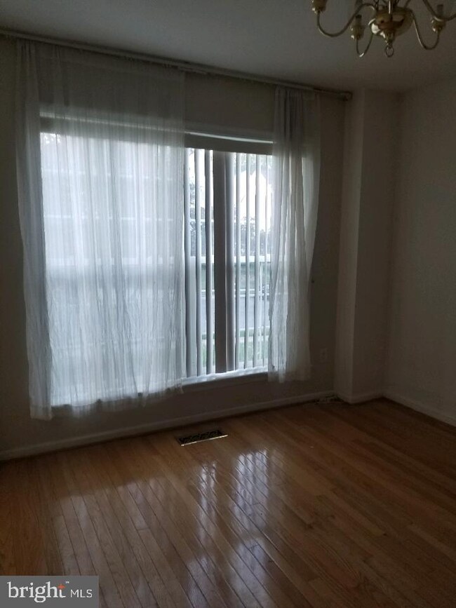 2125 Streamway Ct, Gwynn Oak, MD 21207 - photo 4