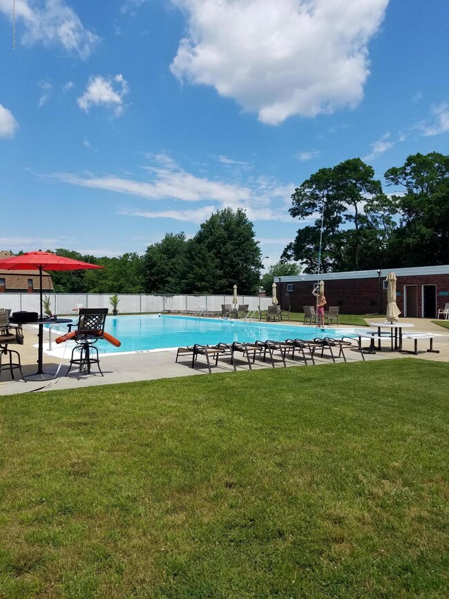LG pool 2