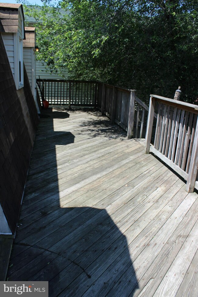 5729 Emilie Rd, Levittown, PA 19057 - photo 5