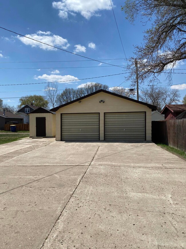 708 8th Ave SE, Jamestown, ND 58401 - photo 6