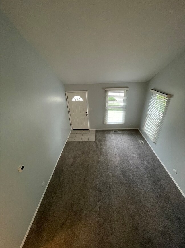 1010 Perry Dr, Algonquin, IL 60102 - photo 4