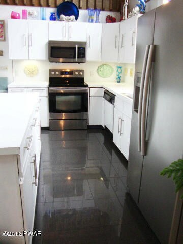 102 Whipple Tree Ln, Hawley, PA 18428 - photo 3