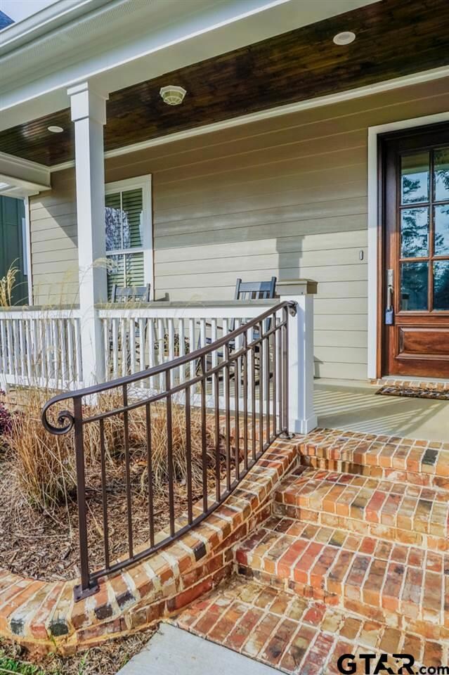 2704 2704 Hemingway Ln, Tyler, TX 75707 - photo 2