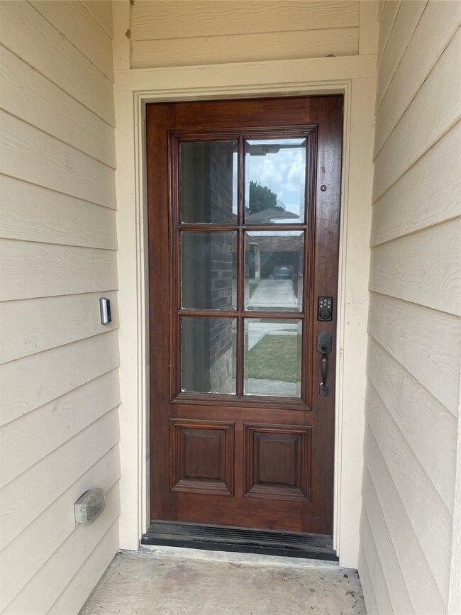 Entryway to front door