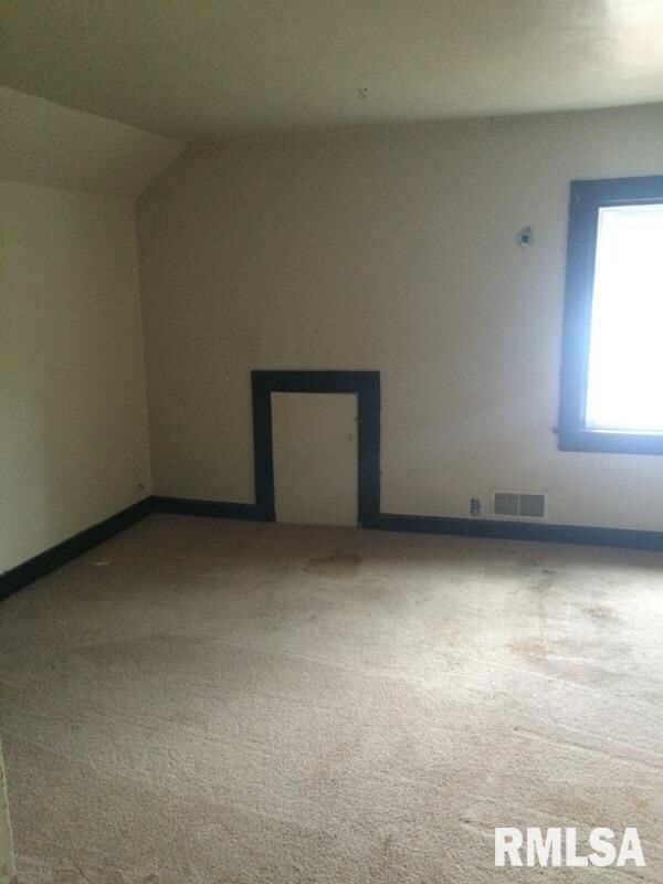 912 W 16th St, Davenport, IA 52804 - photo 5