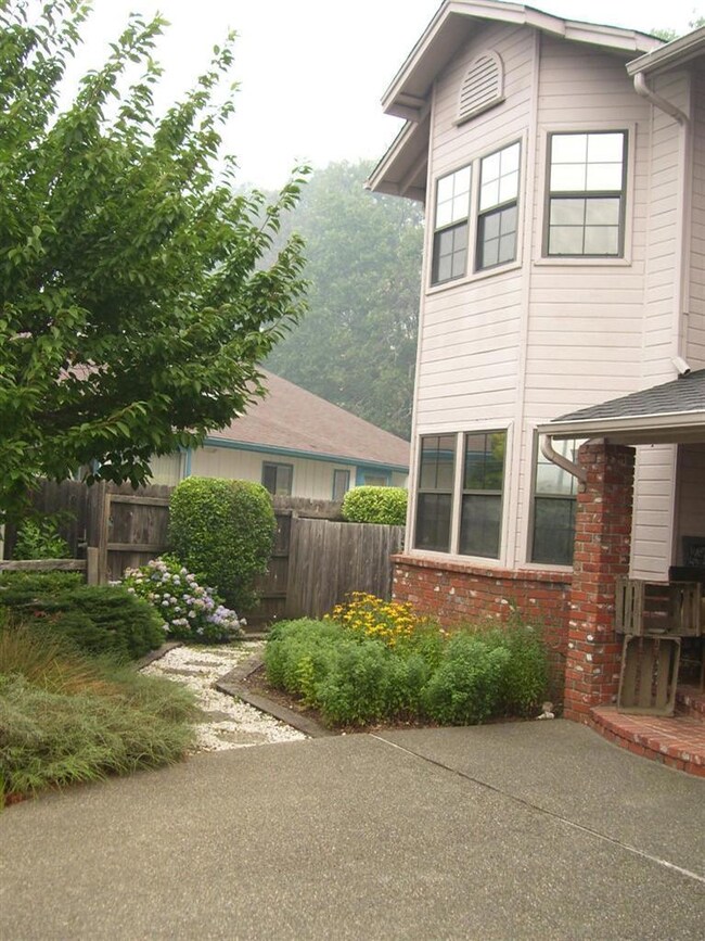 113 Walnut Dr, Rogue River, OR 97537 - photo 2