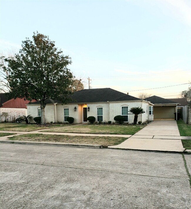 8206 Gulf Tree Ln, Houston, TX 77075 - photo 2