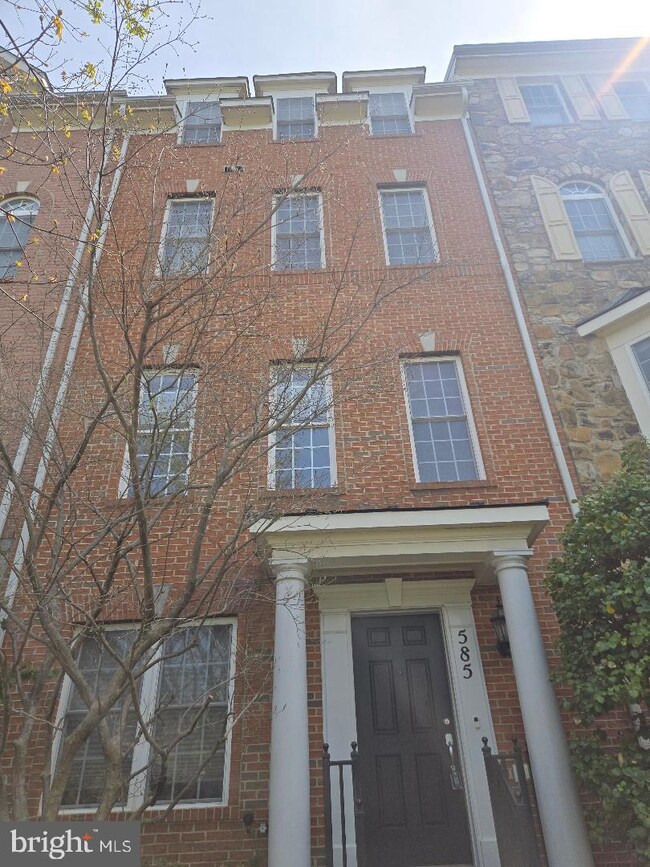 585 Cedar Spring St, Gaithersburg, MD 20877 - photo 3