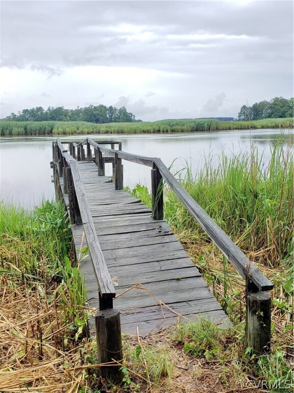 866 Beasley Ln, Dunnsville, VA 22454 - photo 4