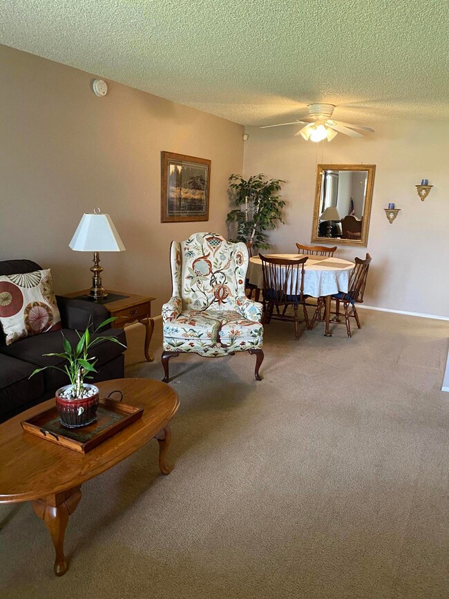 13804 N Newcastle Dr, Sun City, AZ 85351 - photo 3