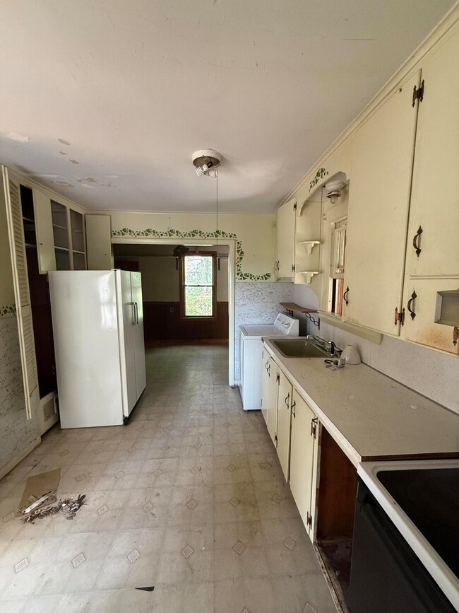 11 Allen St, Augusta, ME 04330 - photo 4