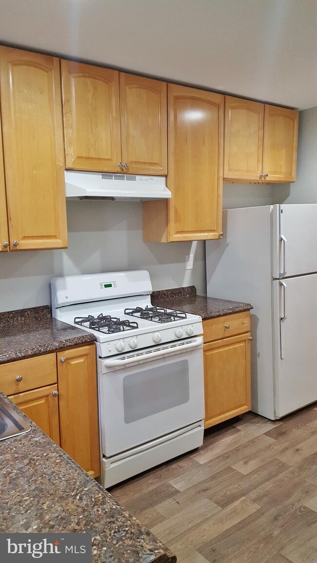 516 N Rose St, Baltimore, MD 21205 - photo 3