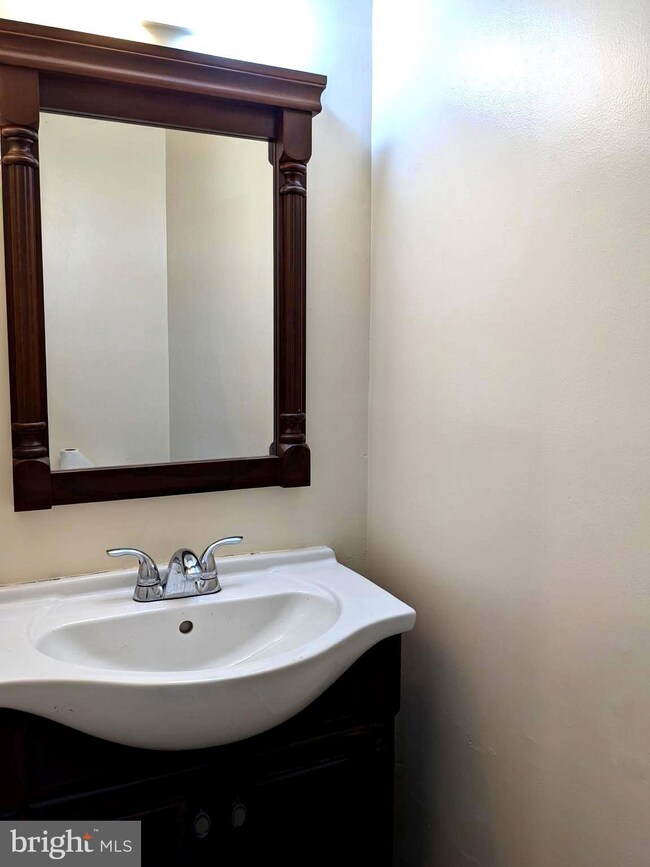 8758 Tamar Dr, Columbia, MD 21045 - photo 6