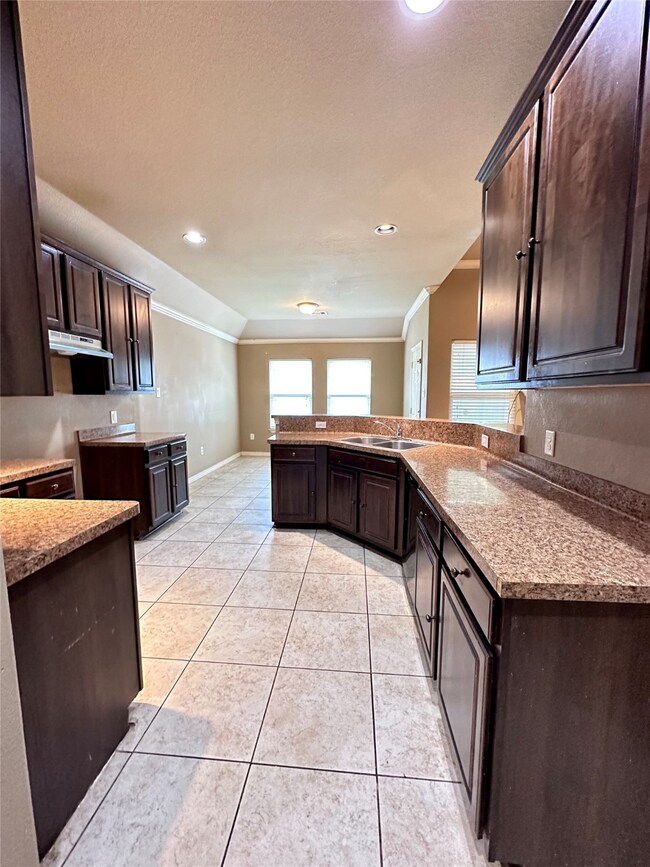 4844 Briscoe St, Houston, TX 77033 - photo 7