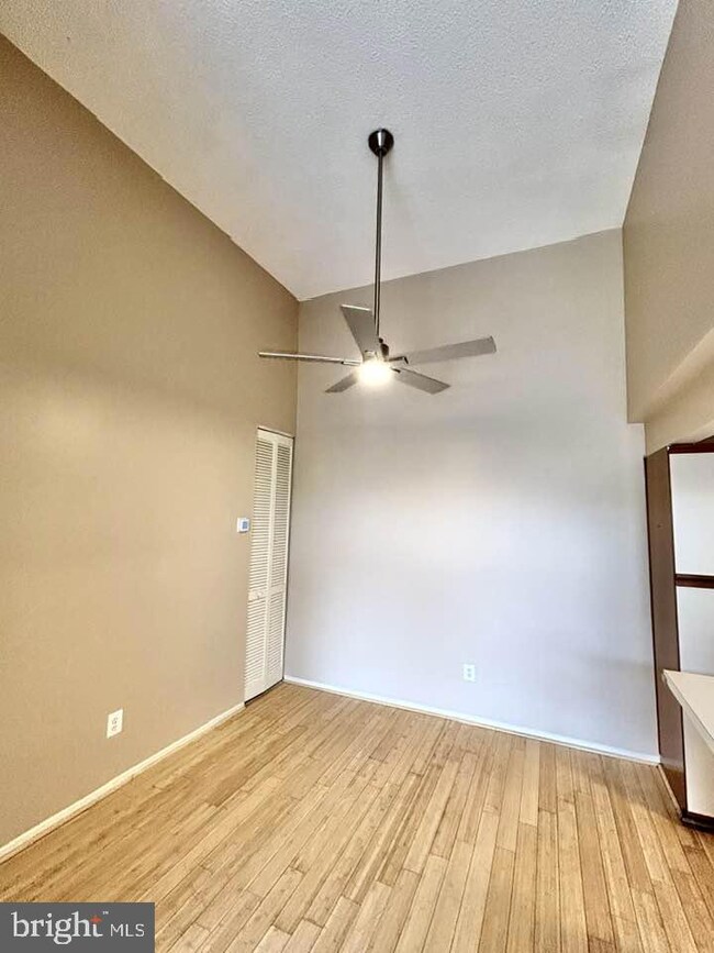 11739 Summerchase Cir, Reston, VA 20194 - photo 4