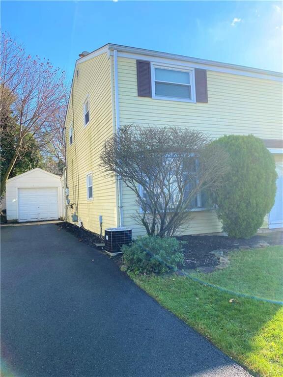 1527 Valley Rd, Bethlehem, PA 18018 - photo 2