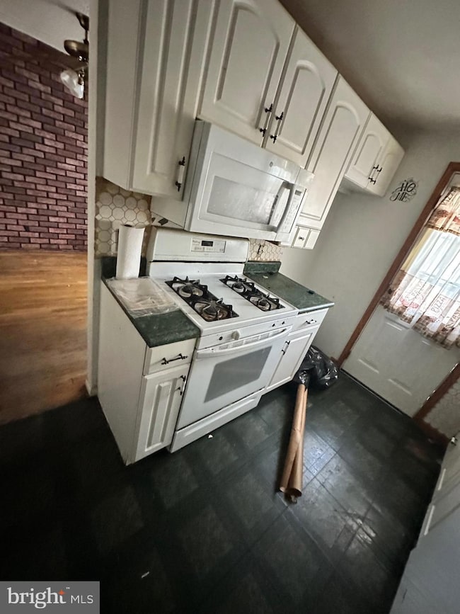 950 Foxridge Ln, Essex, MD 21221 - photo 3