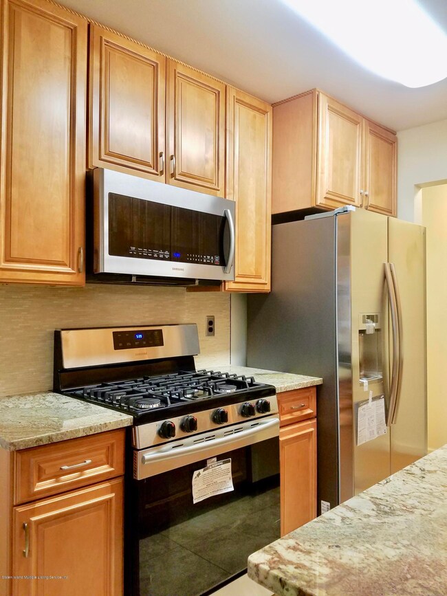 160 Devon Loop unit 1, Staten Island, NY 10314 - photo 3