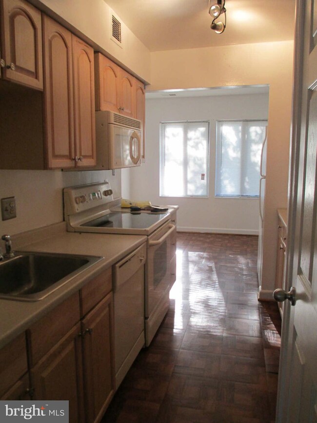 17468 Hoskinson Rd, Poolesville, MD 20837 - photo 3