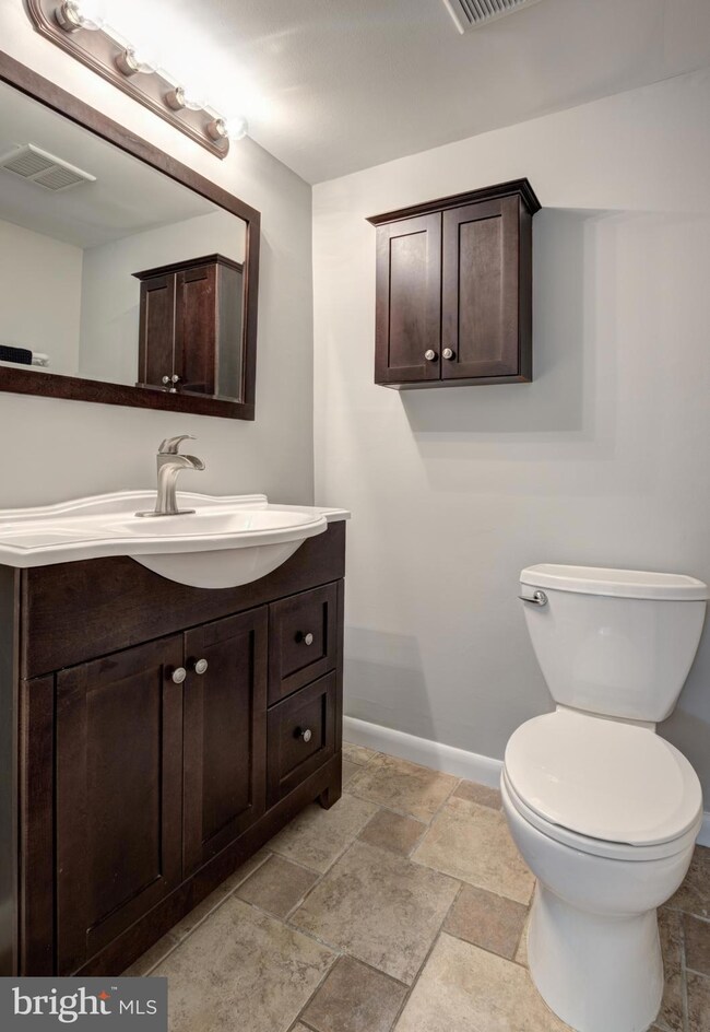 Chestnut Grove Condominiums unit 11256-24, Reston, VA 20190 - photo 5