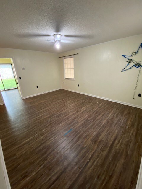 630 E Bryan St, Douglas, GA 31533 - photo 6