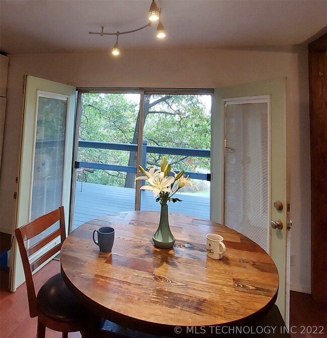 Dining kitchen