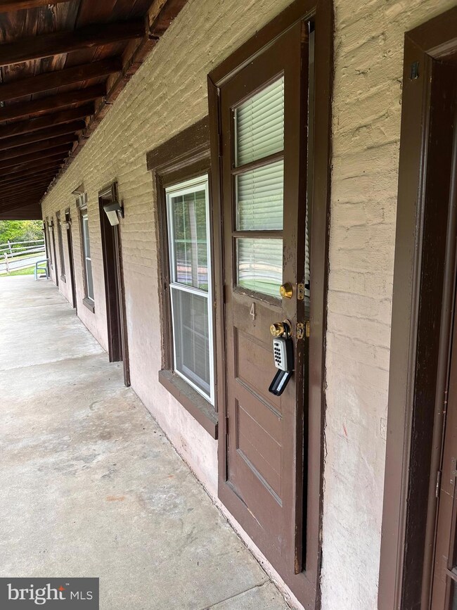 2152 Farmington Ave unit 5, Boyertown, PA 19512 - photo 5