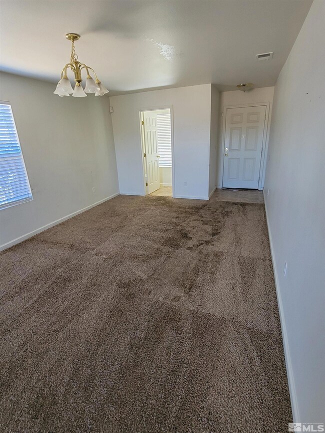 8812 Silverkist Dr, Reno, NV 89506 - photo 4