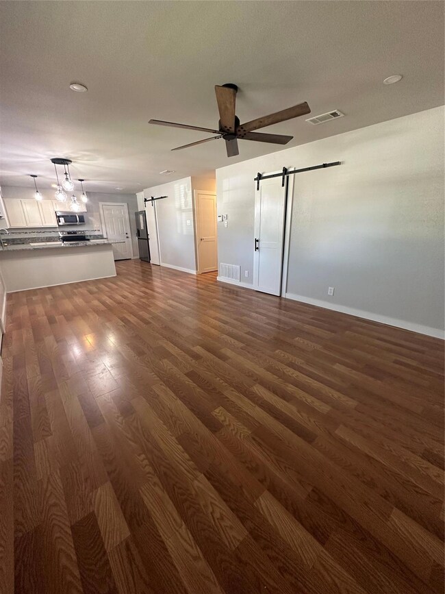 1304 Rebecca Dr, Gainesville, TX 76240 - photo 3