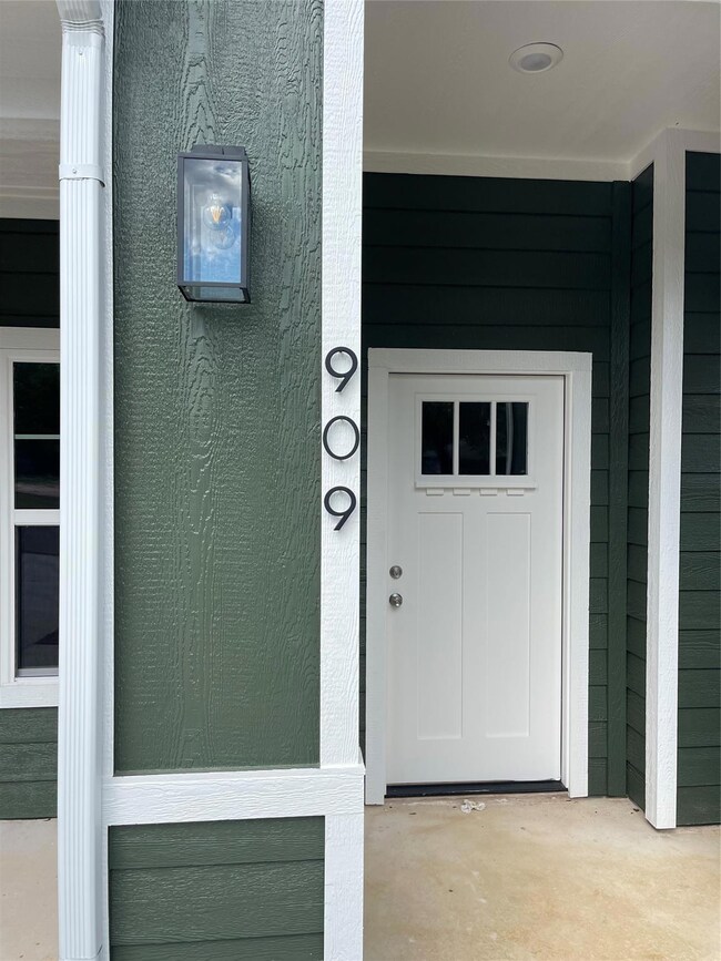 909 W Walker St, Denison, TX 75020 - photo 2