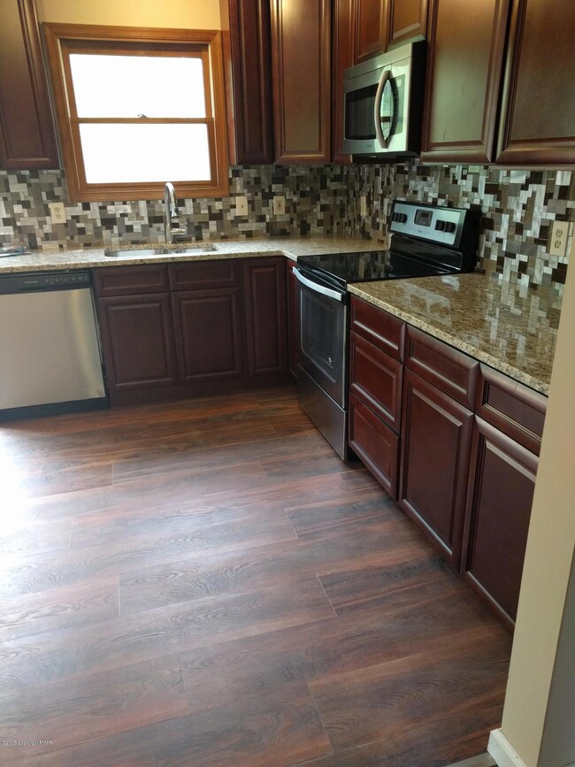 668 Avenue C, Stroudsburg, PA 18360 - photo 3