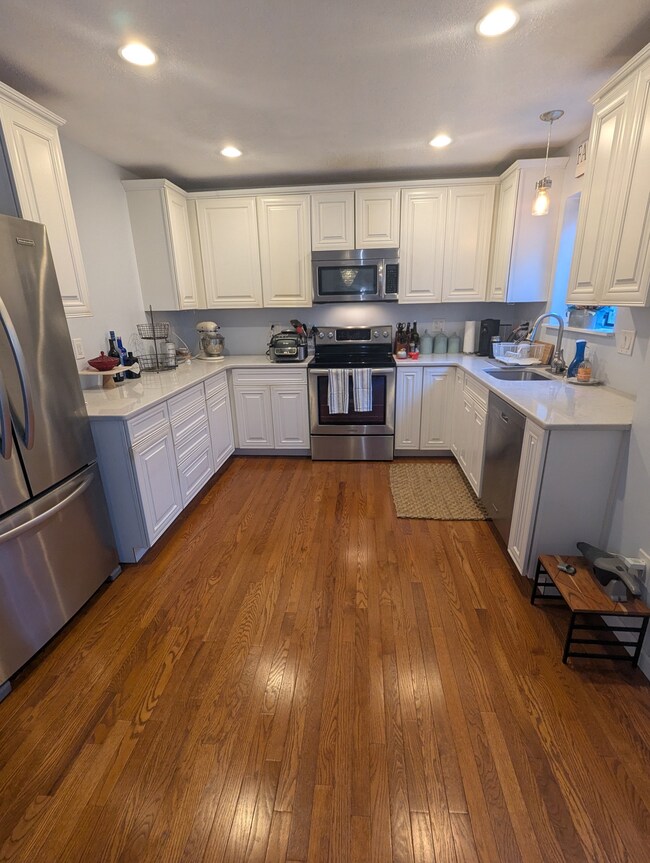 925 Oronoke Rd unit 14B, Waterbury, CT 06708 - photo 6