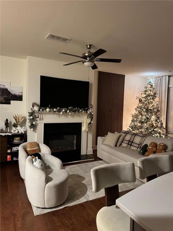 Living room with ceiling fan and dark hardwood / w